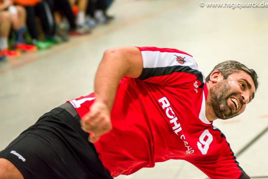Handballspieler im Wurf