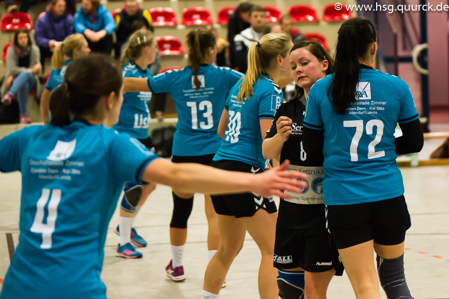Frau in Handballdeckung